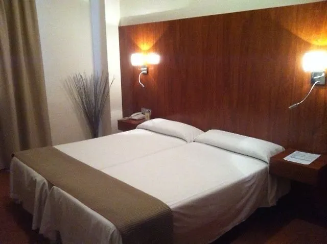 Hotel Familia Conde Huelva 3*,